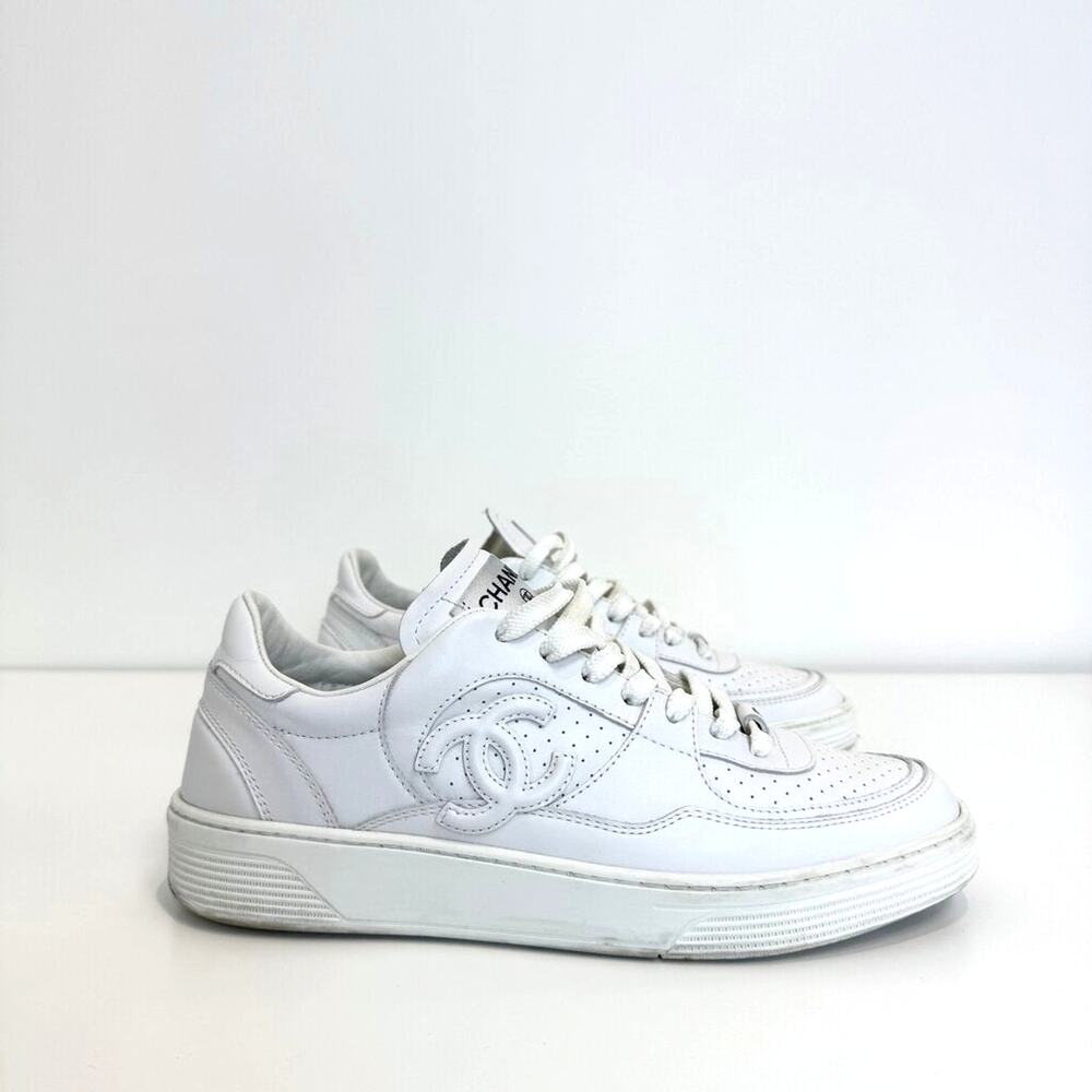 CHANEL 23A White Calfskin Leather CC Logo Sneakers 40 Lace Up Shoes